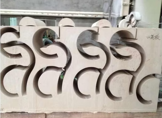 XIANDA CNC-2500SA উচ্চ-নির্ভুলতা CNC ডায়মন্ড ওয়্যার সেগ মেশিন 20 টন লোড ক্ষমতা এবং পাথর প্রোফাইলিং জন্য 360 ডিগ্রী Servo ঘূর্ণন টেবিল সঙ্গে