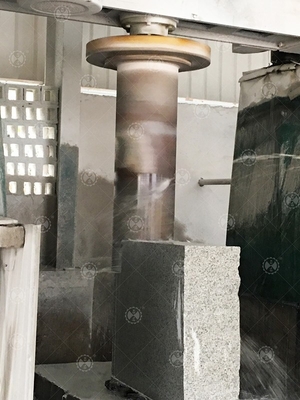 কলাম স্ল্যাব গ্রানাইট স্ল্যাবগুলির জন্য চারটি সিলিন্ডার গ্যান্ট্রি স্টোন কাটার মেশিন